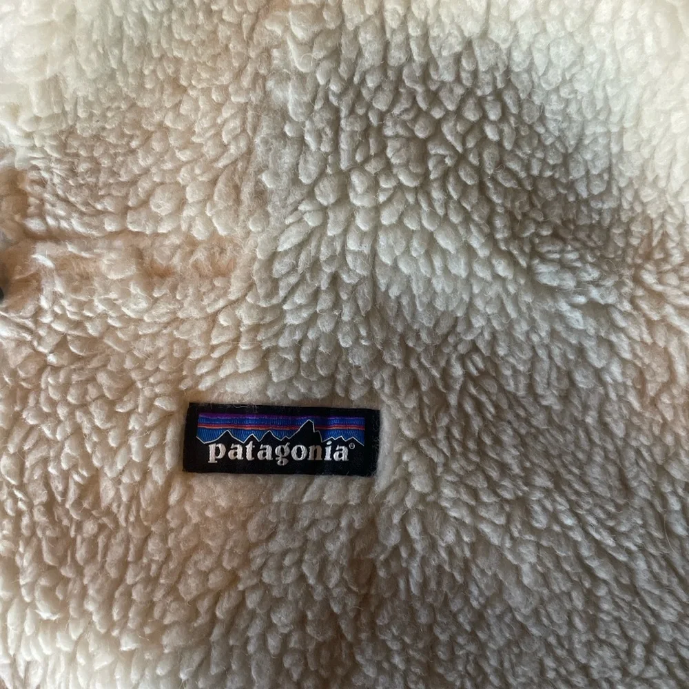 Patagonia Men's Woolyester Pile Fleece Hoodie in Cream and Olive - Picture 4 of 7